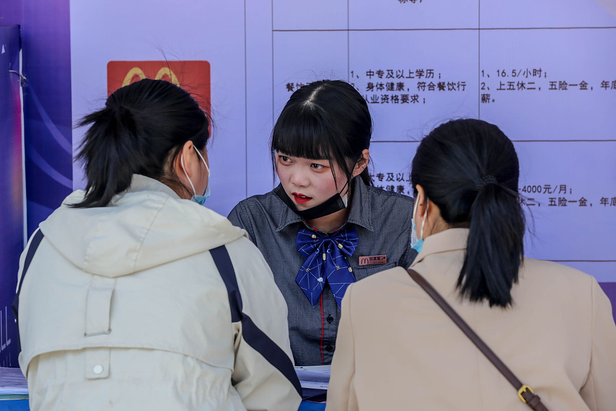 2021年成都幼师学校就业保障措施