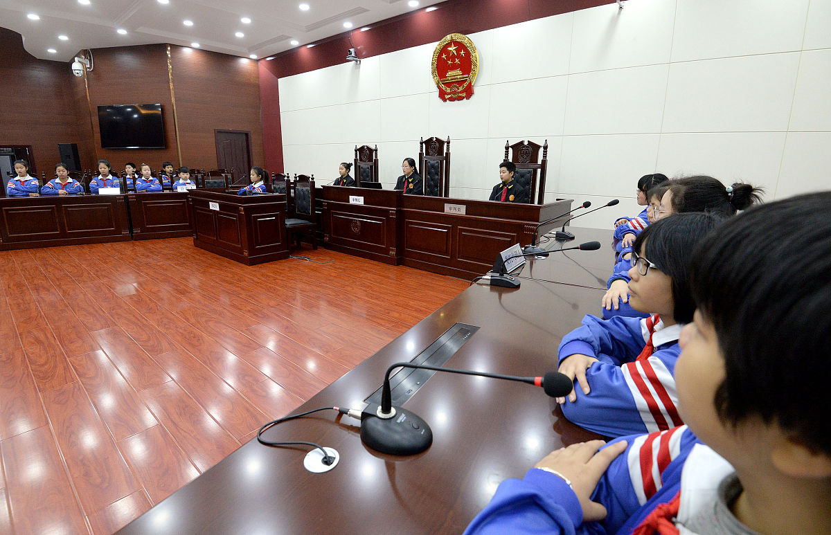 关于法律法学一班b组开展模拟法庭的新闻报道