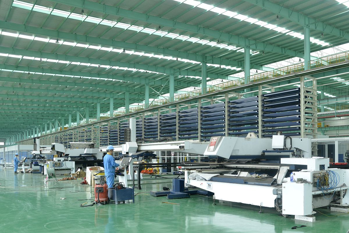 2021年7月6日,江苏靖江工业园区,一家钢铁材料制造企业,工人在德国通