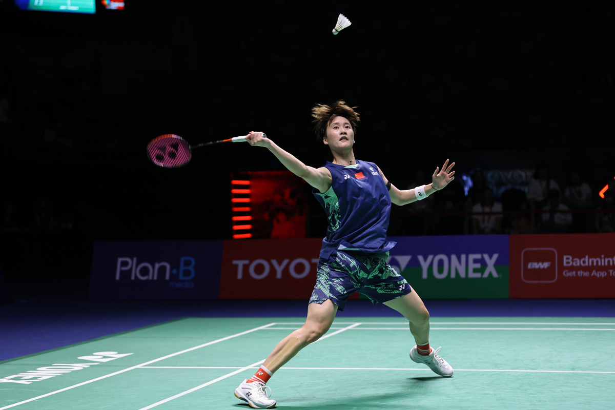 请帮我策划一个羽毛球比赛