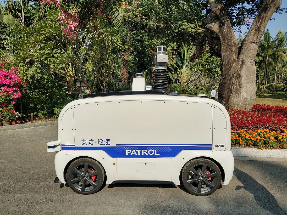 2019年11月8日,深圳,无人服务平台领军企业新石器全新产品"无人安防车