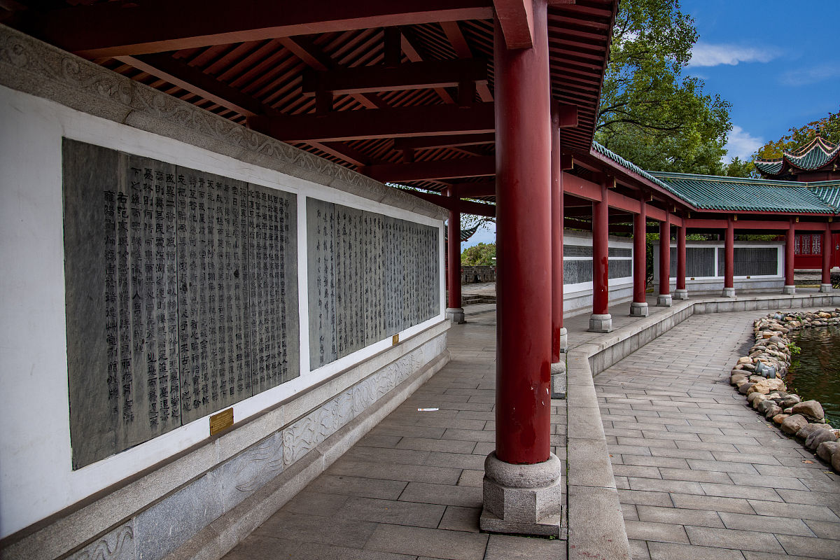 2019年11月18日,湖南岳阳,岳阳楼景区.岳阳楼历代文人骚客留下的碑林