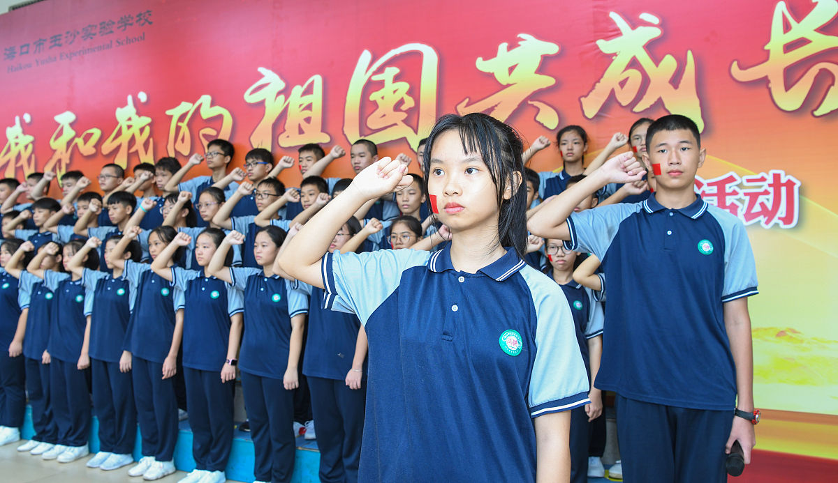 升旗仪式主持稿：规范流程，激发爱国情怀
