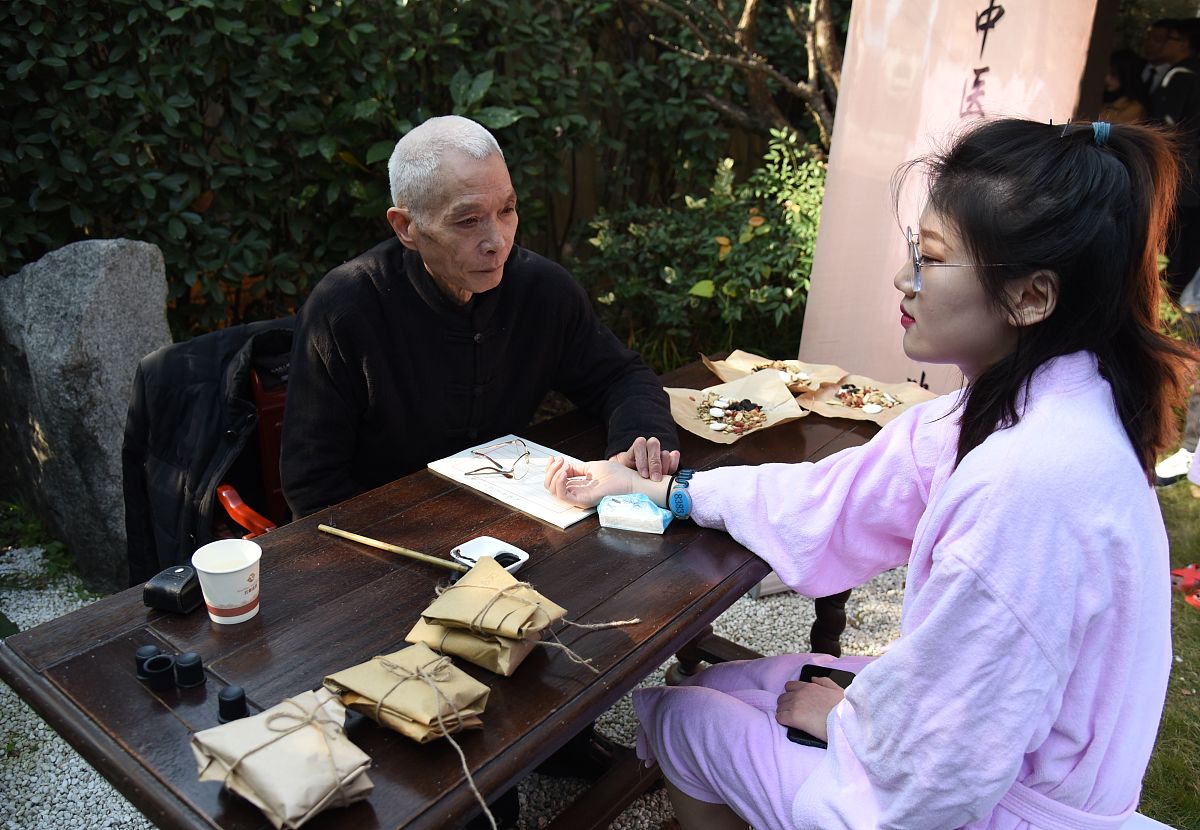 传承医道 照亮未来 - 全国老中医药学术传承指导老师及传承经验介绍