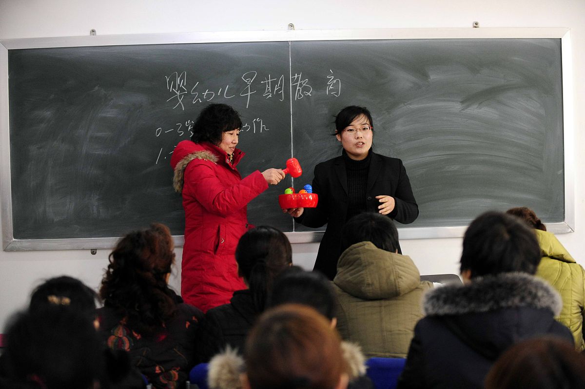 娄底市中职学校邀请著名教育家许犇老师进行教育咨询