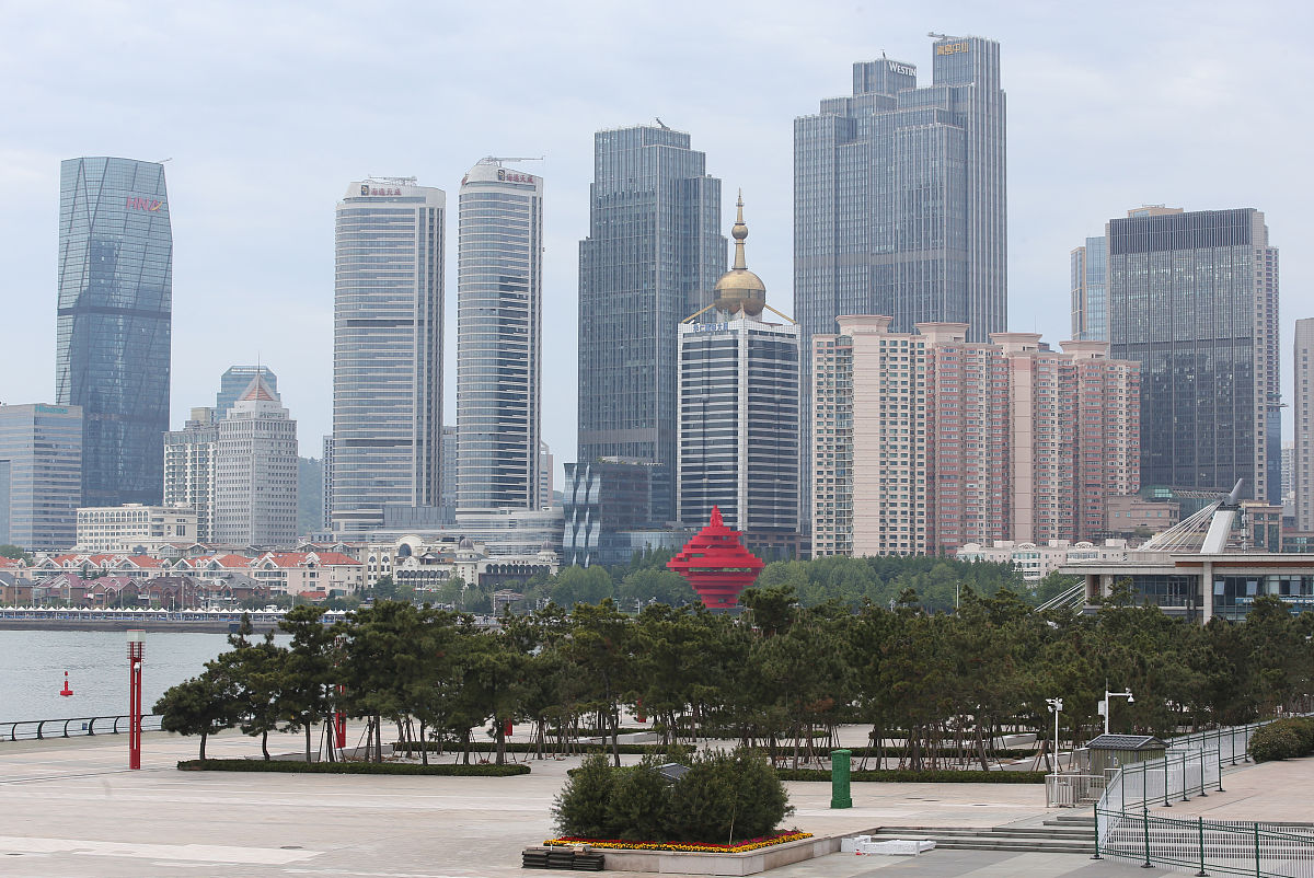 2018年5月21日,青岛.随着上合峰会的临近,青岛街头氛围浓厚.