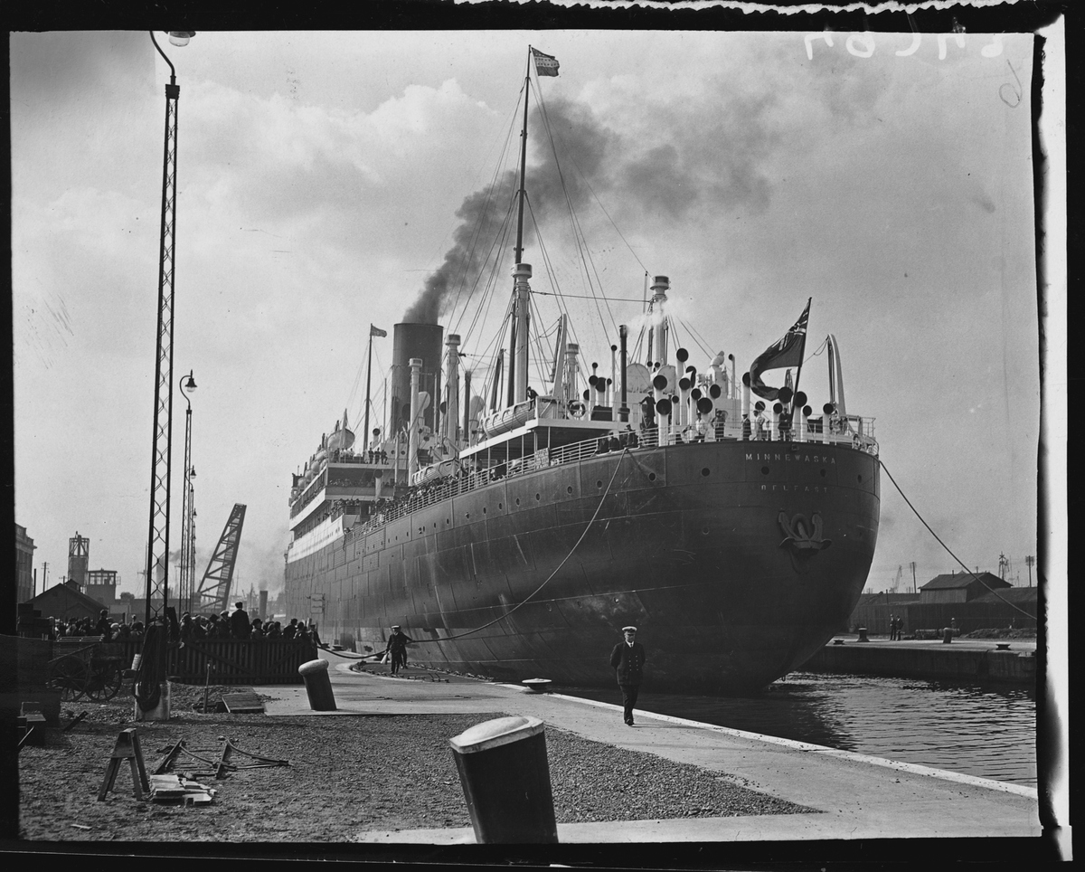 在歌曲《埃德蒙·菲茨杰拉德号的残骸》中戈登·莱特富特唱道：教堂的钟声一直响到埃德蒙·菲茨杰拉德号上的每个人都响了 29 次。 昨天底特律的水手教堂响了 30 次。一个是给戈登的。