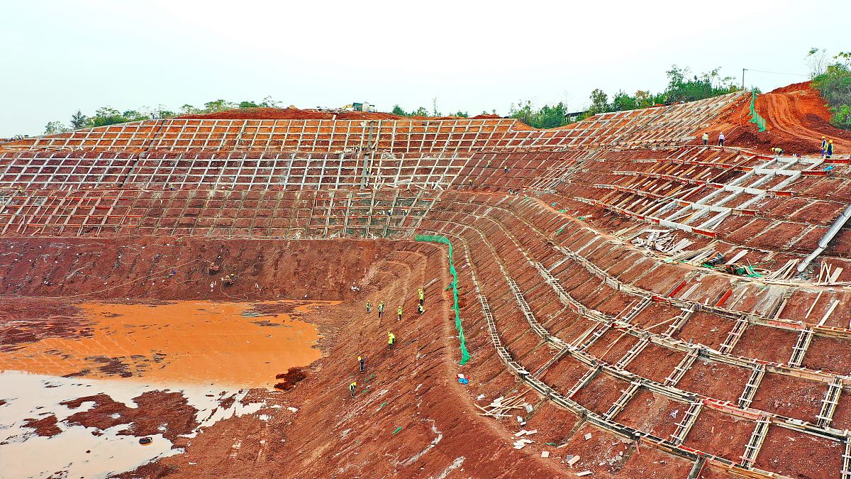 城市土木工程边坡支护影响因素解析