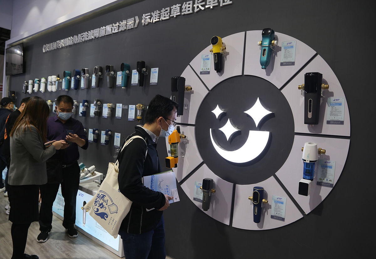 假设今年你作为一名开发者要来参观本次的开发者节并参观所有的展位每个展位参观的时间不完全相同最小时间单位为分钟但总时长等于3个小时且上午参观一个小时、下午参观两个小时。现已知参观的展位数为N每个展位标记为1、2、、N且每个展位参观的时间分别为M1M2Mn分钟那么在满足上午参观的展位的总时间等于60分钟、下午参观的展位的总时间等于120分钟的条件下请给出所有可能的参观方案个数。输入要求是：第一行输入一