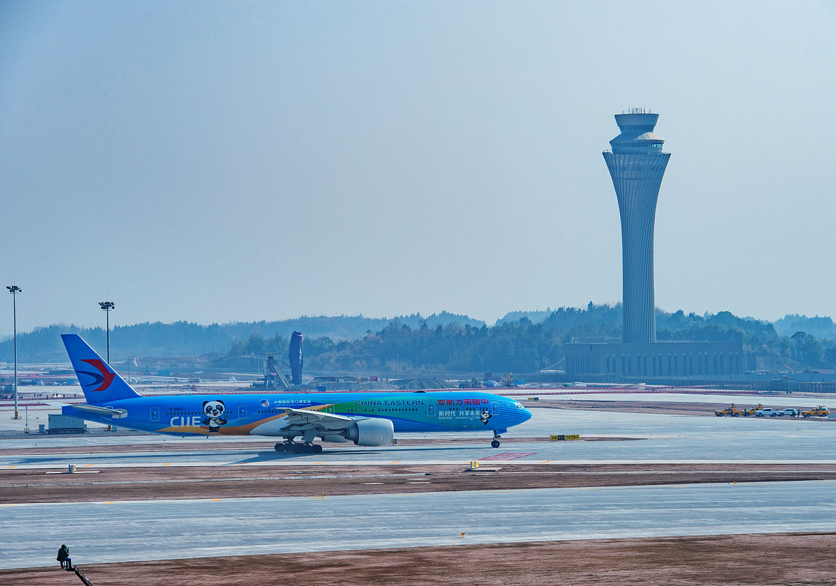 成都初中毕业考民航商务专业：前景、选择及建议