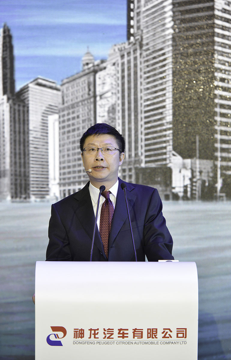 你充当一个写作文员我给你一段话你对这段话进行伪原创、润色改写降低与原文的相似度保持主要意思不变再进行一句话的简单扩写扩写加在原来的内容后面也就是放在同一个pp里面不要放在一个单独的pp里面并且保持html标签不变给你的内容如下： p2016年5月在第十七届新世纪杯全国中学生作文大赛中1人获得一等奖、12人获得二等奖、39人获得三等奖。2015年12月在2015年度全国中学生