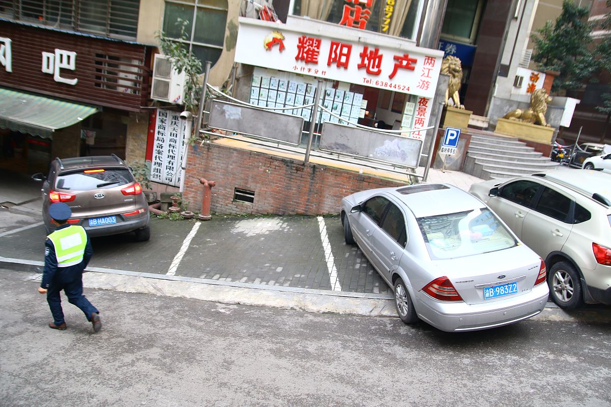 通过统计一个月内停车场的总停车时间和总停车次数如何计算出停车场的平均使用率