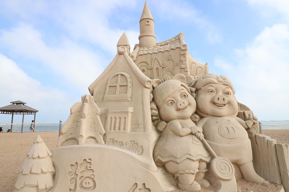 可以帮忙想一些关于沙雕景色的广告创意吗