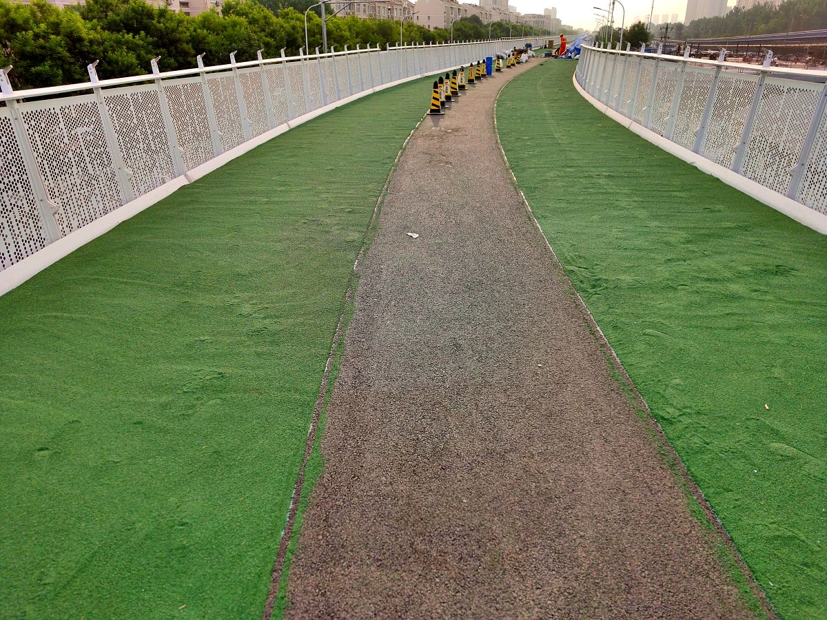 写一个绿建、外网、道路铺装工程的技术要求