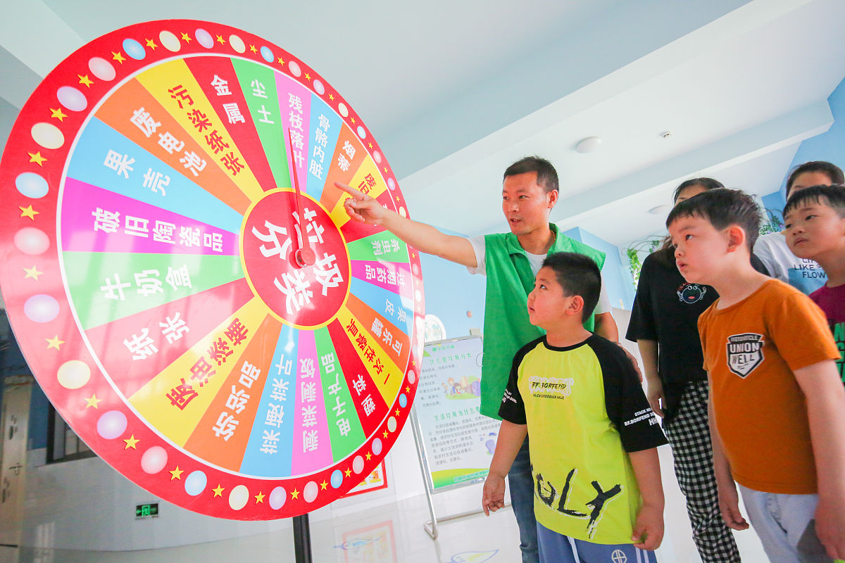 写一篇关于校园公益有我的短视频剧本中文