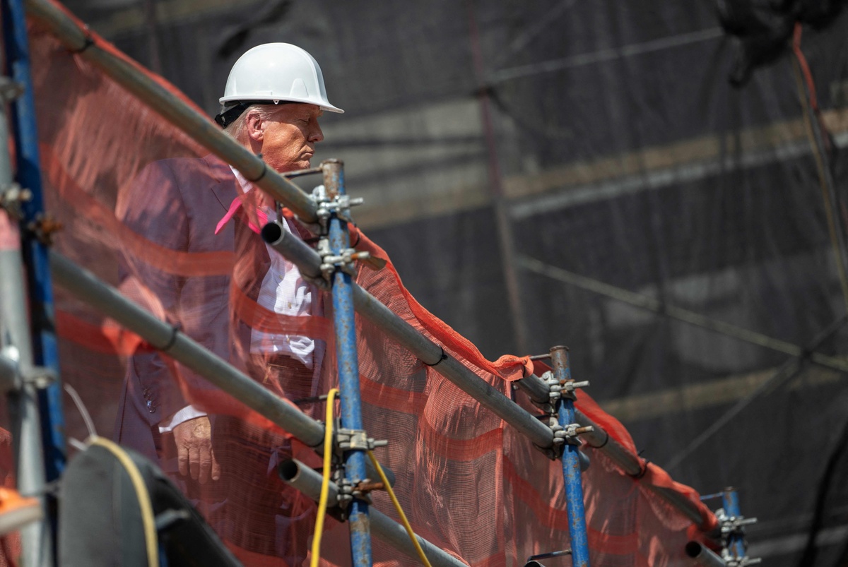 抢关管汇闸门照片描述100字