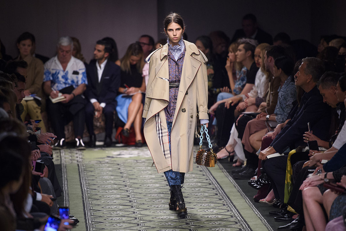 当地时间9月19日,英国伦敦,2017春夏伦敦时装周:burberry <strong>品牌</strong>秀场.