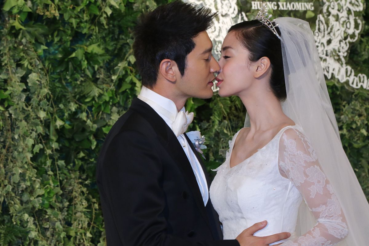 Angela名字含义：天使的使者，象征善良与仁慈