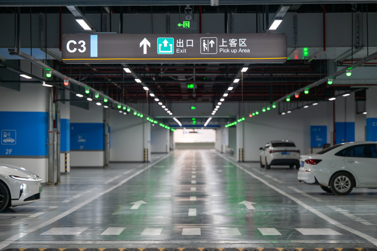 天府机场T1接人停车指南：机场内/外停车场选择与费用