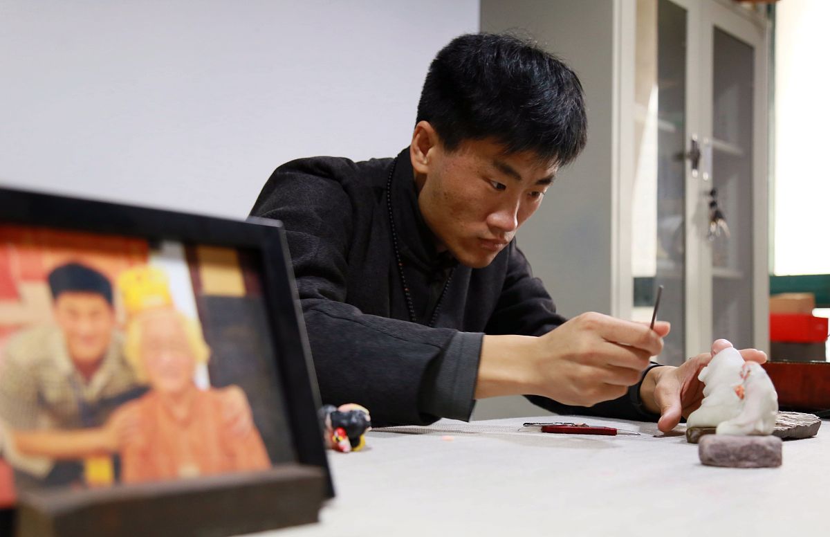 内蒙古经贸外语职业学院电子商务专业就业前景及提升竞争力方法