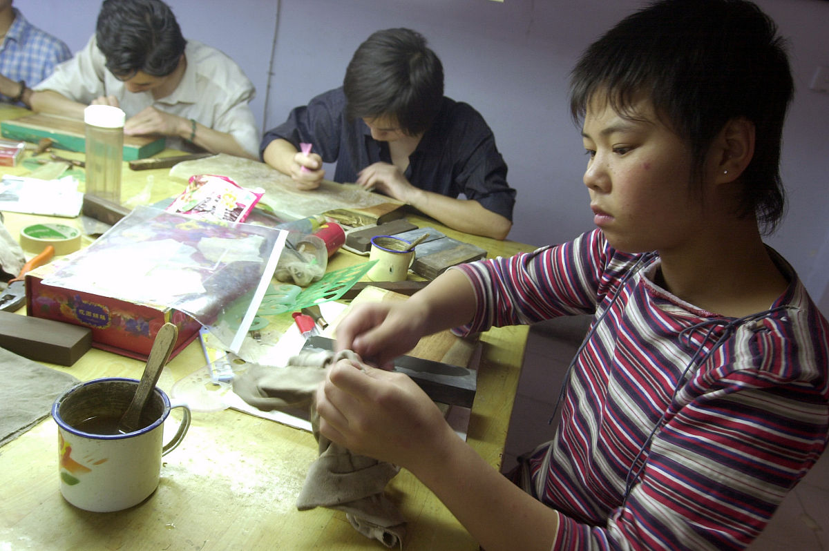 初中毕业女生学什么手艺好用发