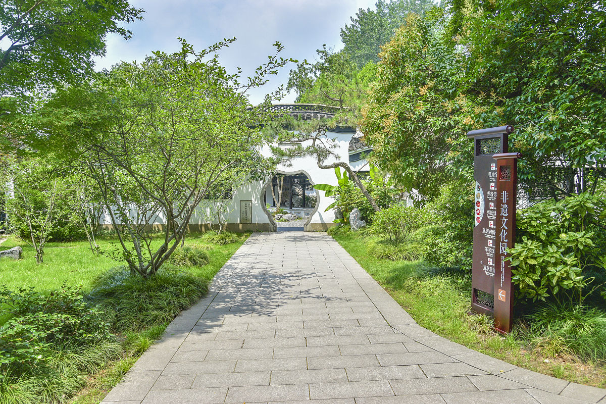 农村公共文化建设现状与未来发展趋势调查报告