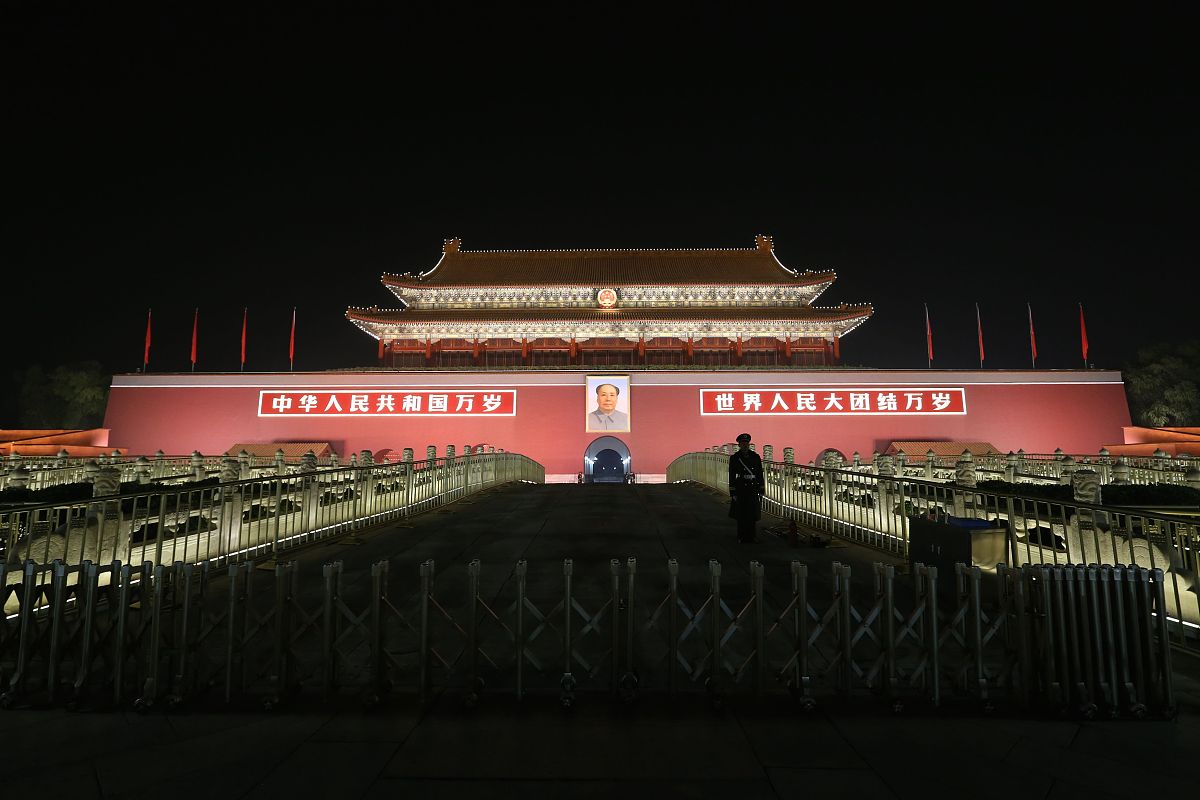 2014年11月04日,北京天安门灯光璀璨,按重大节日标准亮灯.