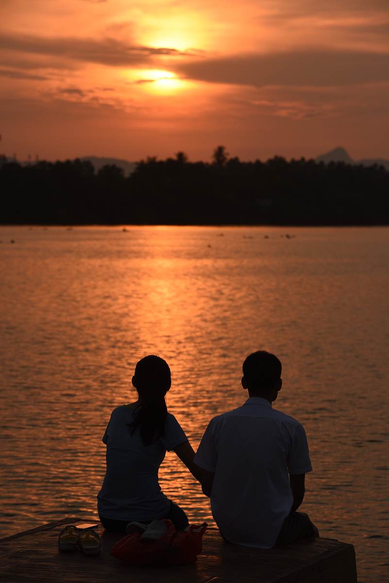 现在你扮演我的男朋友我扮演女朋友您要作为男朋友的身份回答我的问题