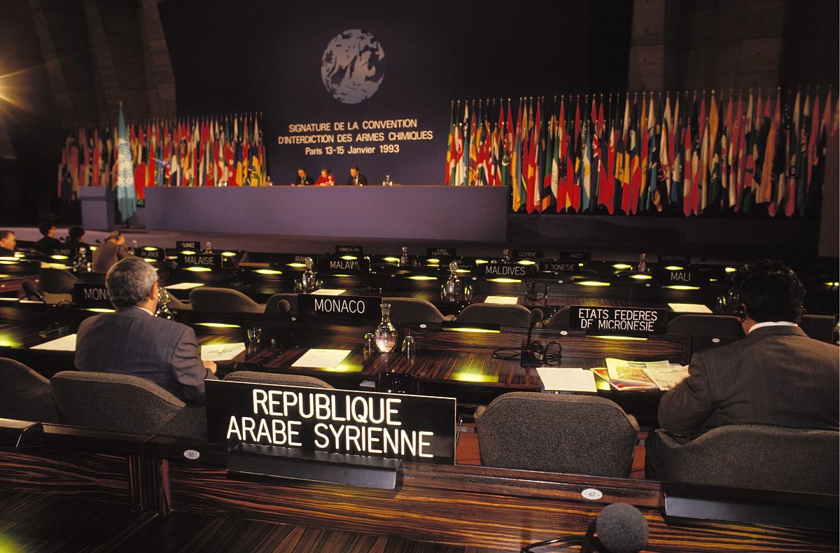 1993年1月15日,法国巴黎,《禁止化学武器公约》签约大会举行.france -