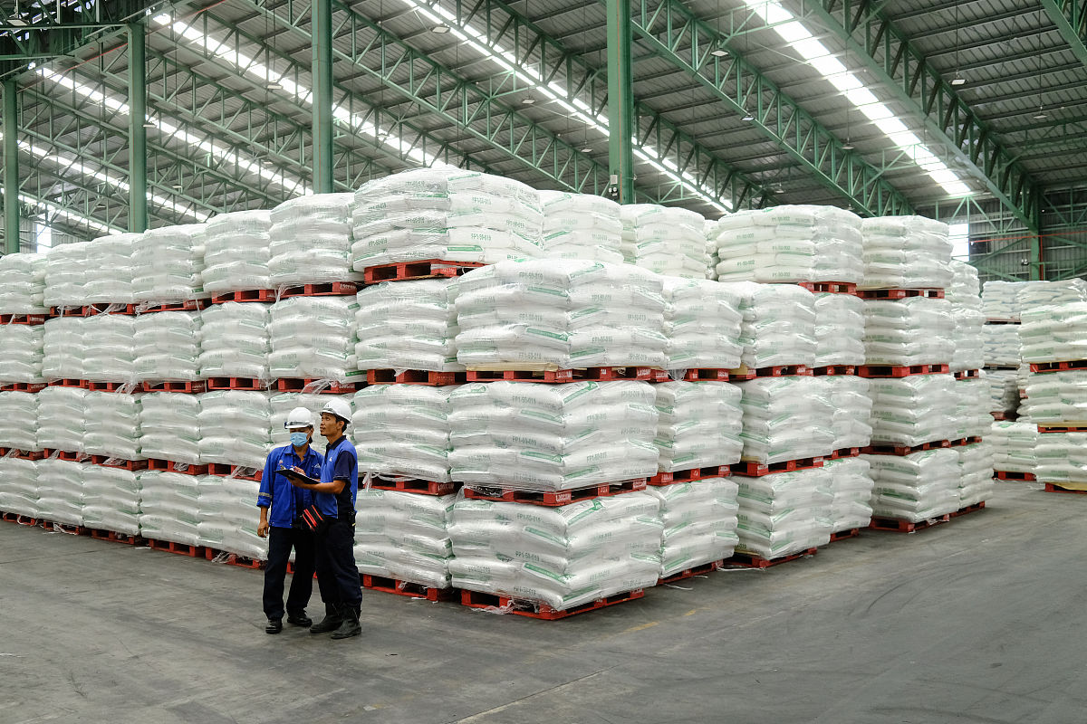 请翻译工厂生产饲料级Phosphatide 由于产量非常小。一般不统计产量。