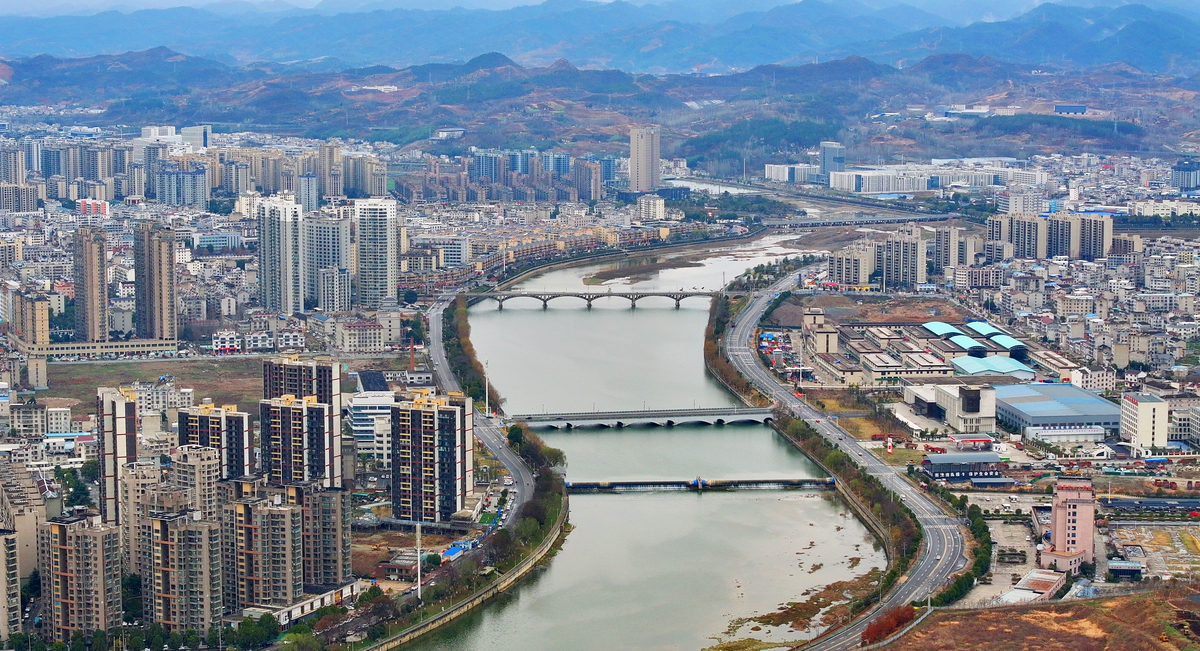 2026年3月1日,湖北房县,城区防洪工程最后一段八里望