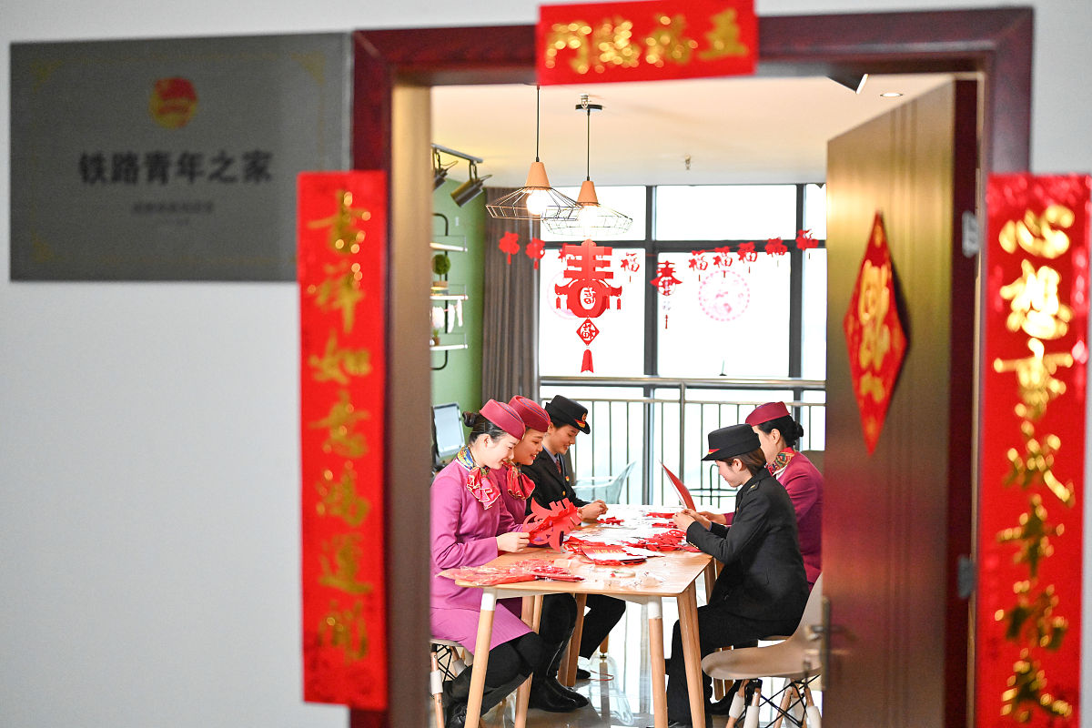 成都铁路工程学校招生办电话多少