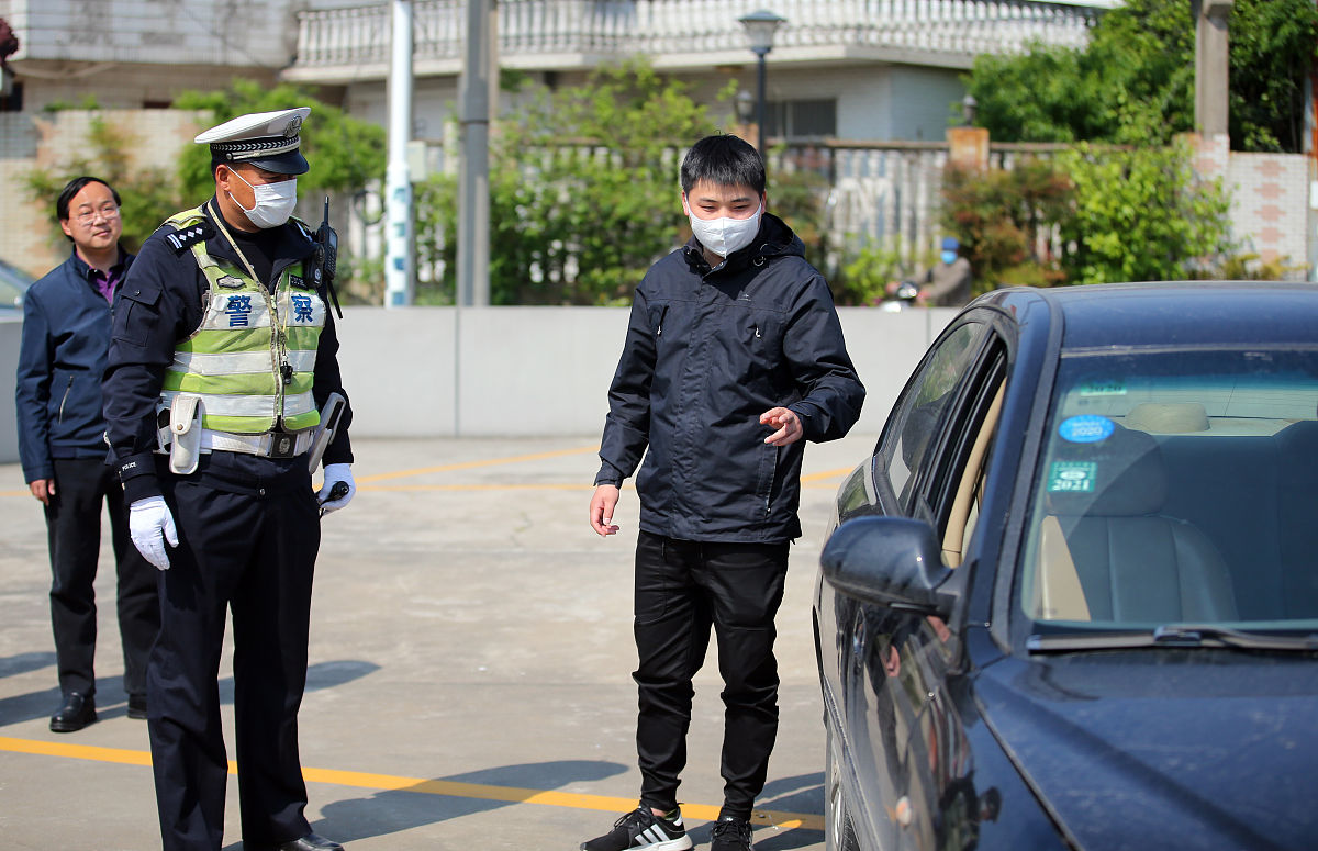 描述影响动车组车内气流组织的影响因素