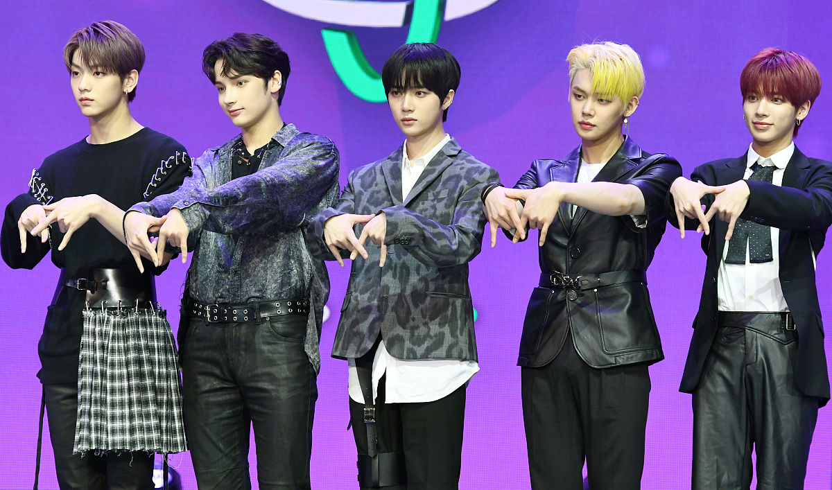 2020年5月18日,韩国首尔,男团txt(tomorrow x together)举行第二张迷