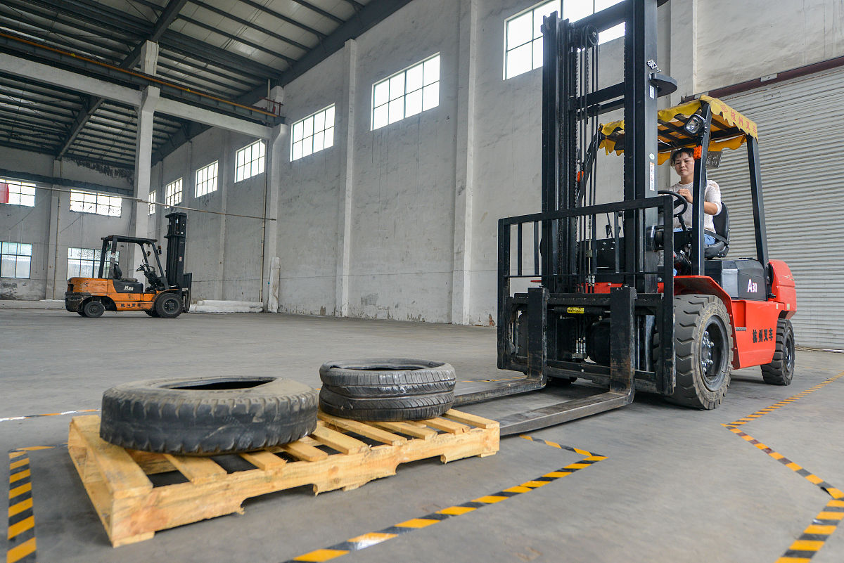 电动叉车操作培训：安全高效作业的必备指南