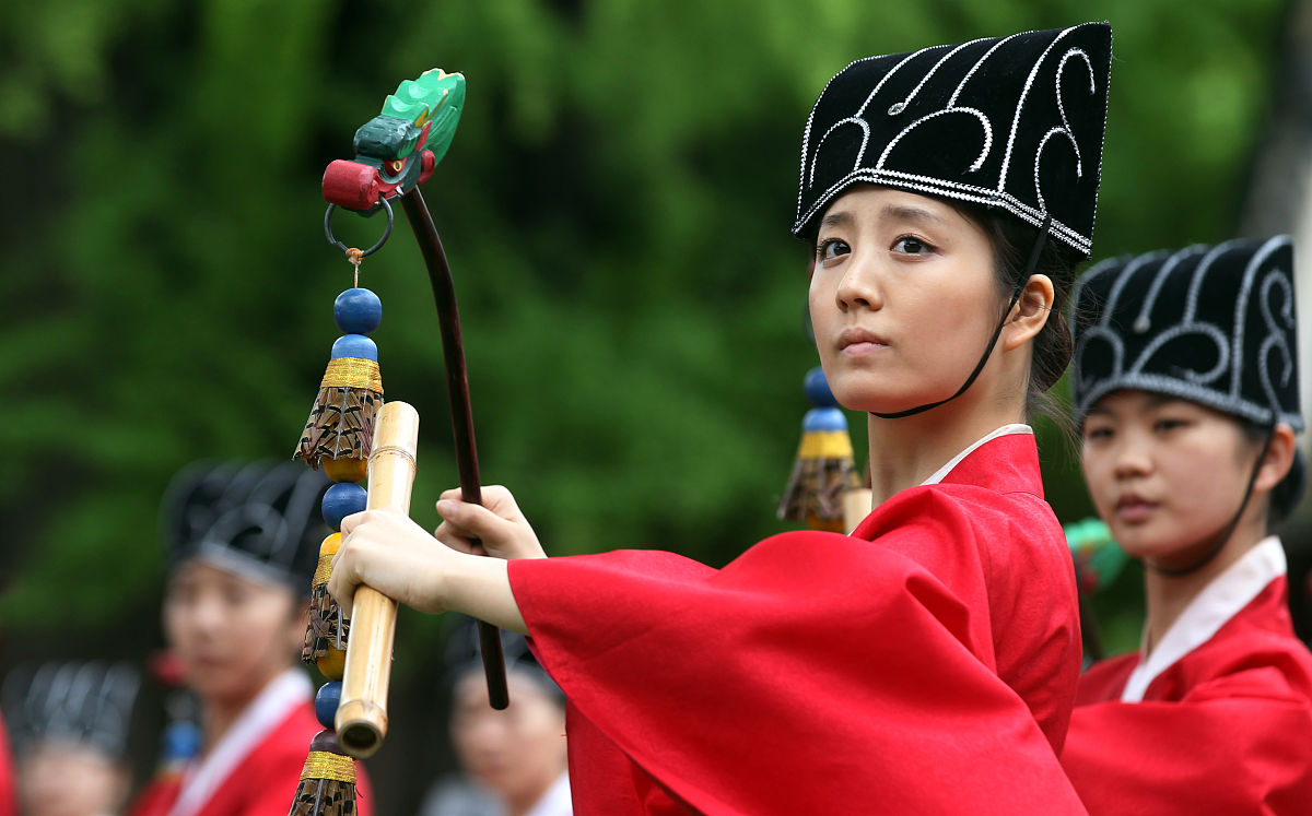 2011年5月11日,韩国成均馆在大成殿举行春季释奠大祭.作为第85号重要