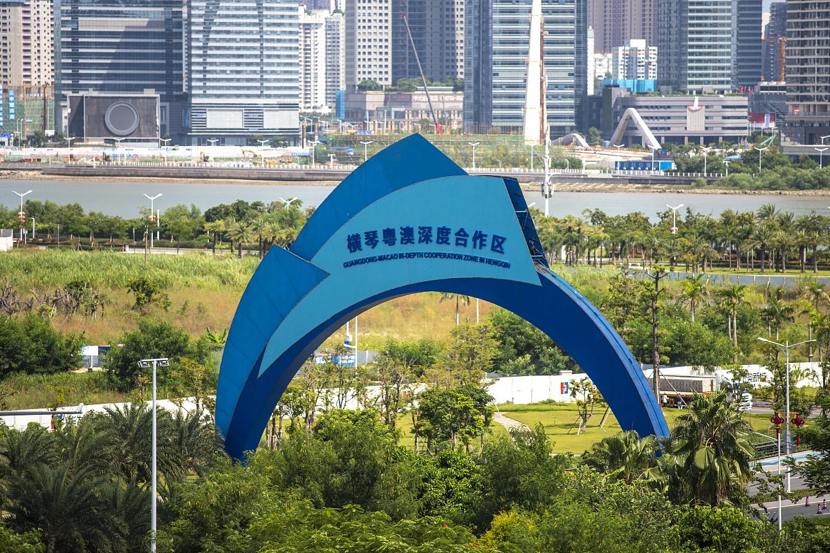 走中国式现代化道路—开发区社会治理创新与高质量发展5000字左右