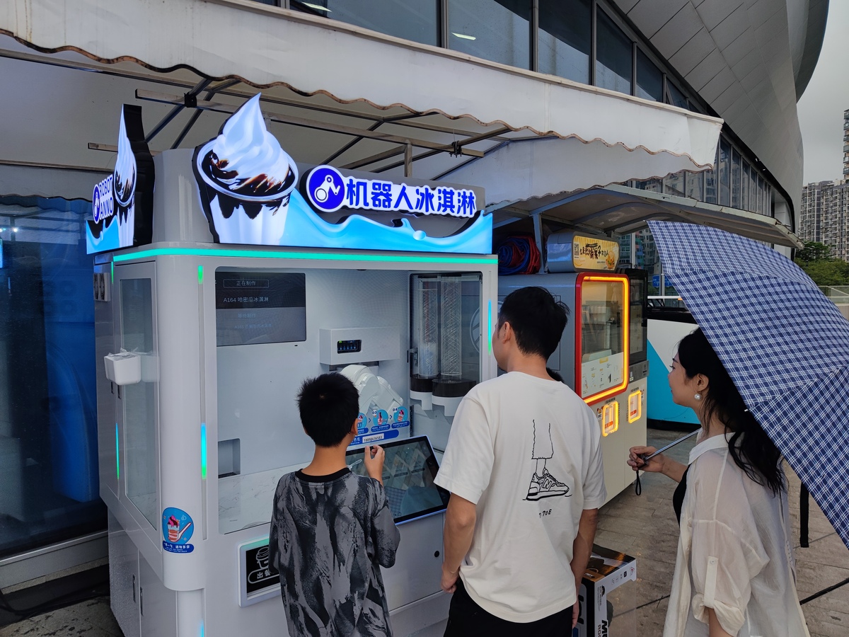 撰写一篇生产实习报告内容包括：1参观康师傅饮品品牌体验馆、康师傅梦想探索乐园、天津滨海新区先进制造职业技能公共实训中心； 2、结合现场参观、讲座与报告、查阅文献资料所了解的现代企业及其管理实践。报告要求：3000字