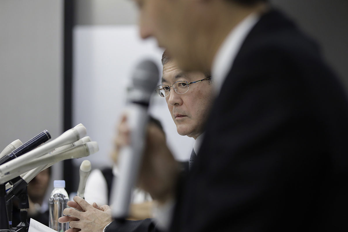 请优化以下句子贵方是否同意我方的工厂检验还请尽快回复。