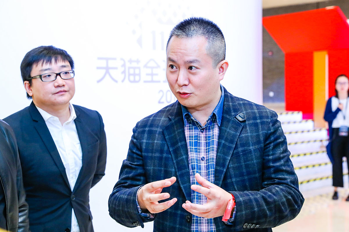 新浪微博CEO王高飞为什么被称为'夹总'?真相揭秘