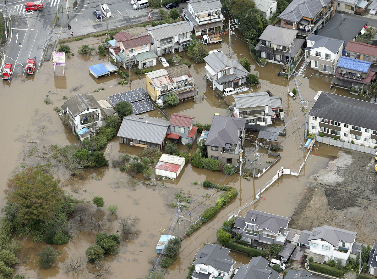 当地时间2019年10月26日,日本千叶县,受今年第21号台风"博罗依"影响,