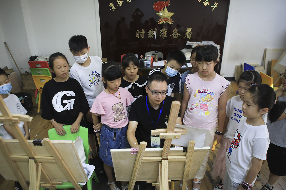 昆明初中生适合读卫校吗？利弊分析及选择建议