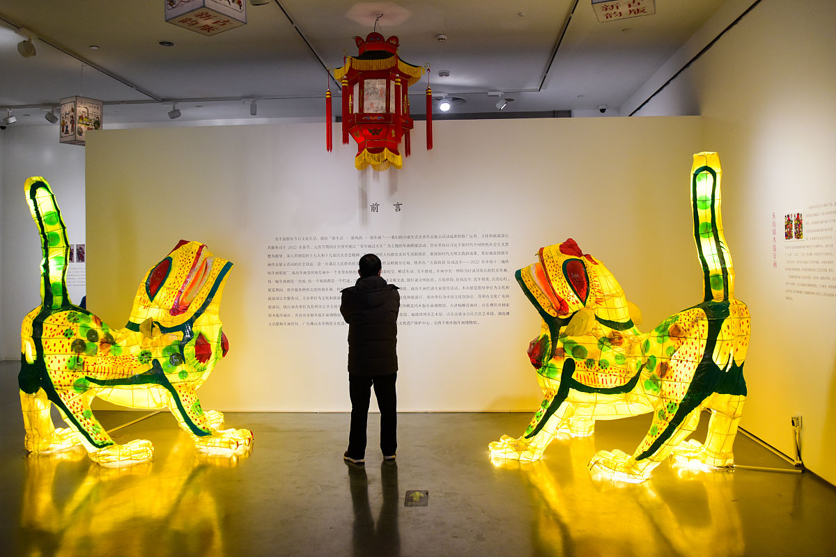 2022年1月15日,江苏苏州,"2022年中国十二地传统年画联展"在苏州美术