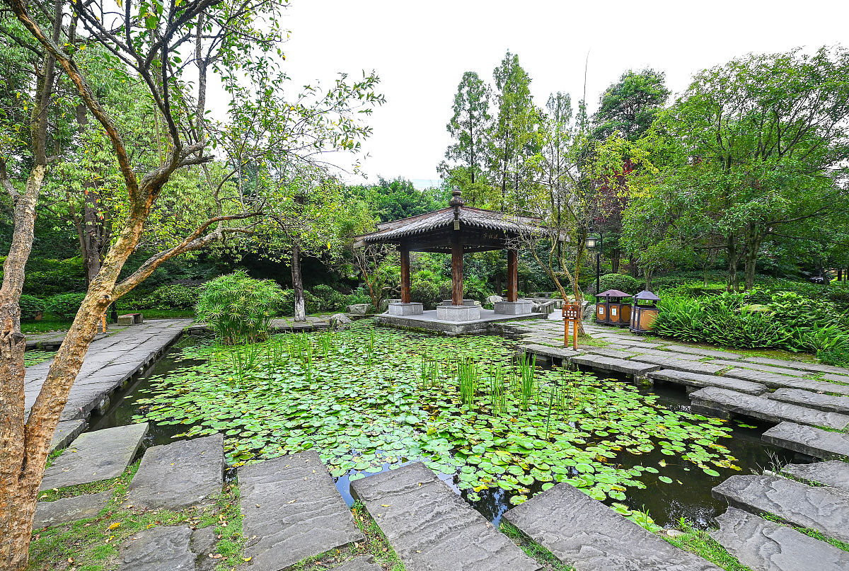 2021年9月30日,成都,永陵公园园林区流杯亭.(如需下载使用,请务必署名