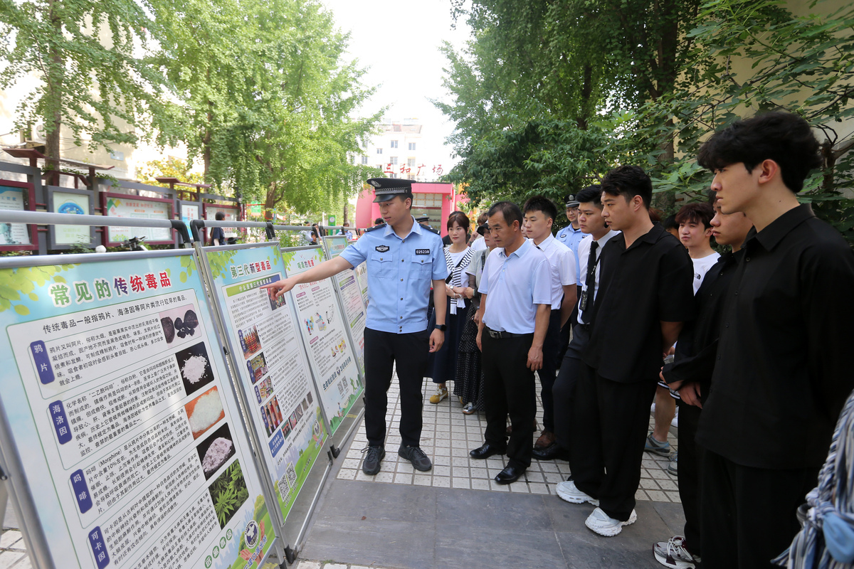 请以街道社区名义写一篇以防溺水宣传进校园为主题的新闻稿