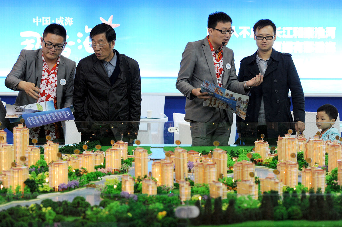 在经历了三年的疫情和国家政策的调整后房地产行业进入了寒冬期同时面临着历史性的变革。在这样的环境下金融驱动型房企相继暴雷使得本已下行的楼市雪上加霜。在河北沧州有这么一家房开企业不仅没有淹没在洪流当中反而逆势而起成为了一匹黑马这就是宏宇集团。多年来宏宇集团一直秉持着立足沧州深耕河北的发展战略做专业的地产践行者精研精心设计、精工品质、精致园林的三精理念恪守好的产品会说话的产品信条。宏宇集团始终履行着建