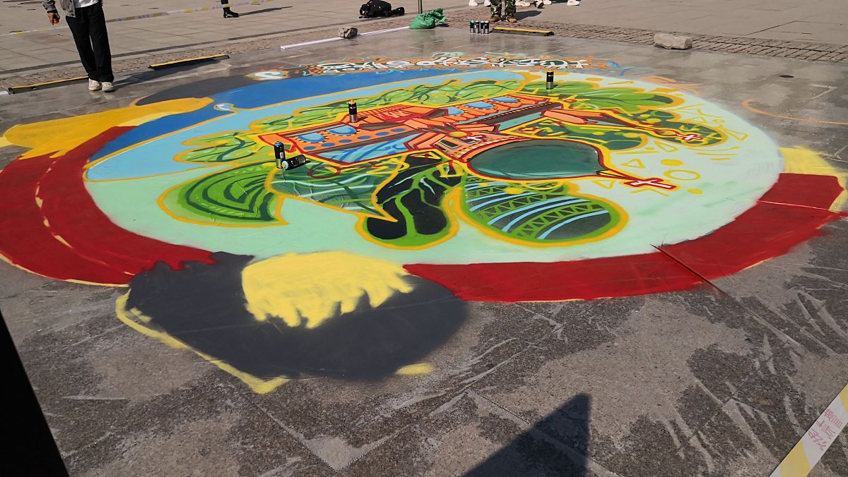 帮我创作一首体现人与自然和谐共生、展现临沂之美的现代诗