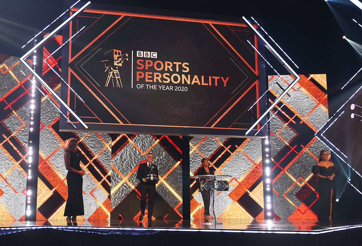 2020年12月20日,英国,2020bbc年度体育人物颁奖典礼.presenters (left