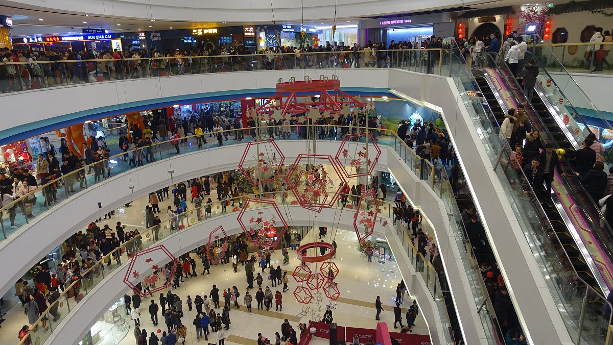 请用自己的理解写万达广场大明宫店的介绍,不能直接抄袭他人观点和概念。 请用自己的理解写万达广场大明宫店的介绍,不能直接抄袭他人观点和概念。