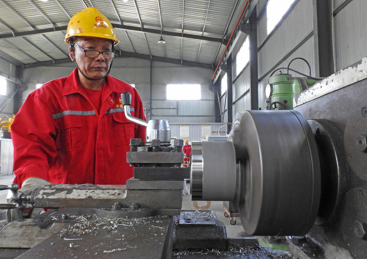 写一篇关于机械工程专业学生在西安市瑞特斯仪器仪表有限公司机械车工岗位进行机械零件加工质量控制工作的实习经过不得抄袭。